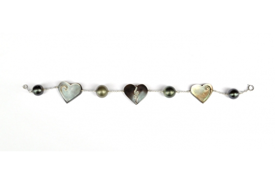 Tahitian pearls with small hearts bracelet